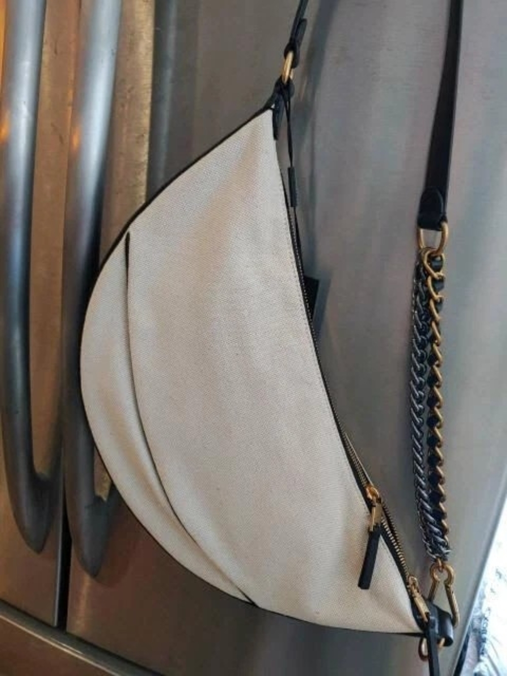 MARC JACOBS The Eclipse Shoulder Bag Color: Beige/Dust - Picture 3 of 6